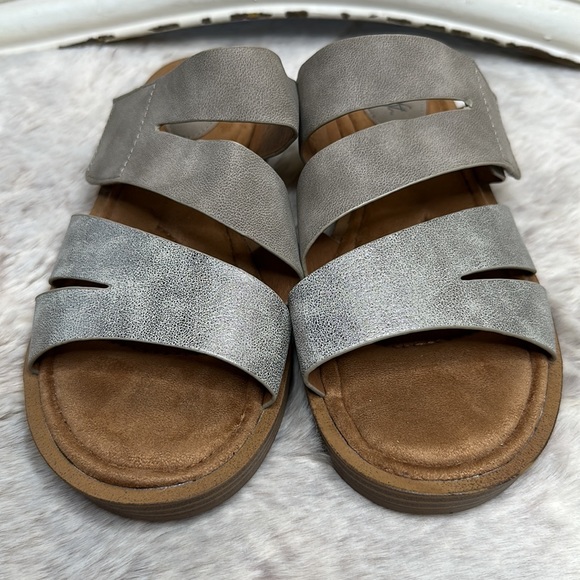 Euro Soft by Sofft | Nadine Grey & Silver Metallic Sandal - Picture 9 of 14